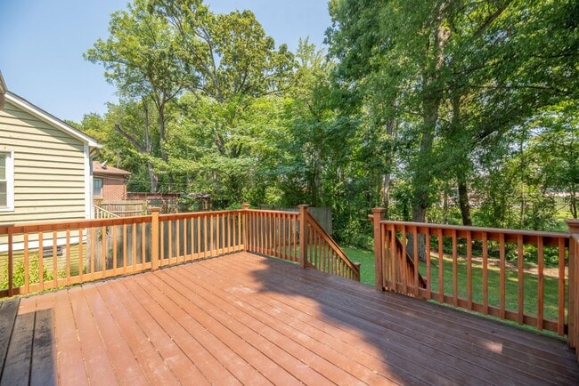 Building Photo - (Coming Soon) Renovated Home just minutes from Uptown!
