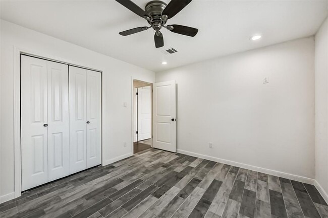 Building Photo - 210 Gentilly Dr