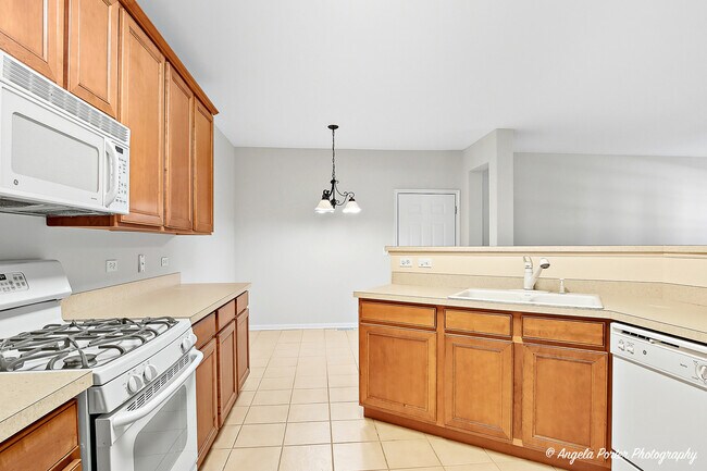 Building Photo - 4212 Savoy Ln