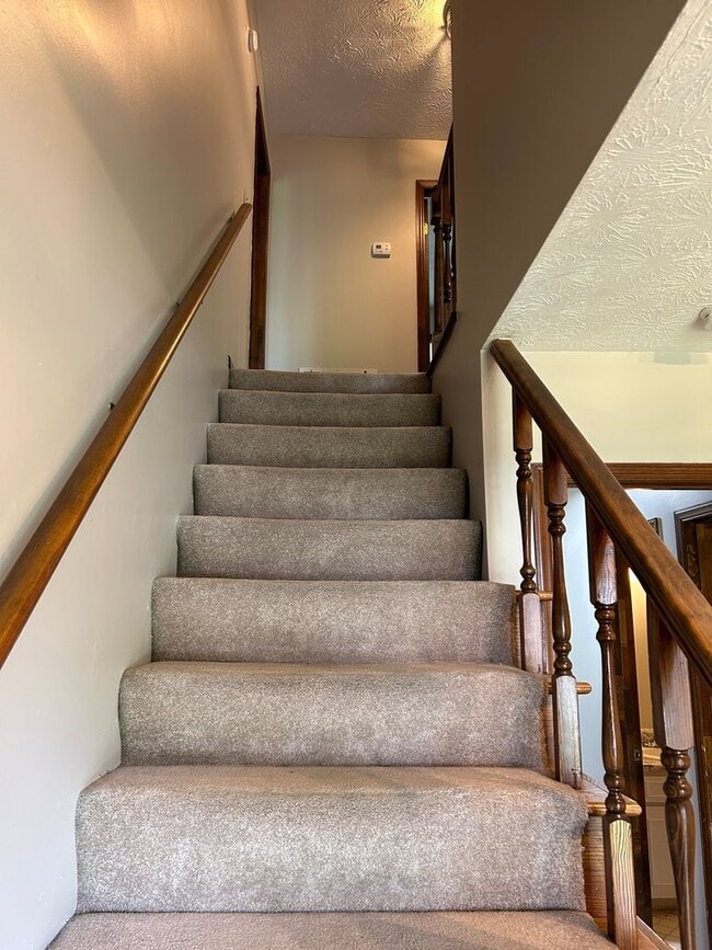 Building Photo - 504 Stoney Brook Dr SW