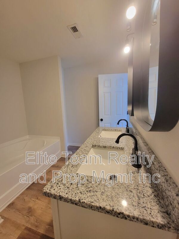 Building Photo - 5709 Kelden Walker Ln