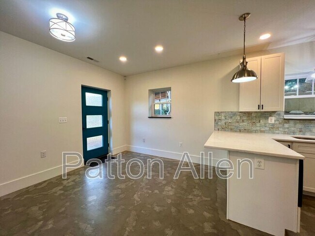 Building Photo - 21 Toxaway St