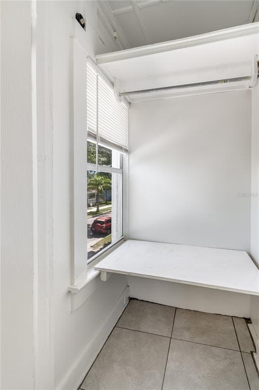 Building Photo - 418 E Amelia Ave