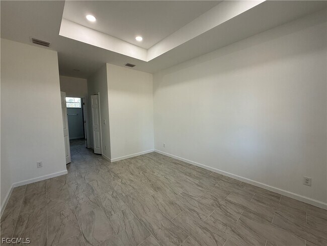 Building Photo - 1115 Cove St E