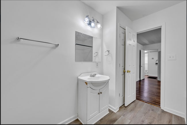 Building Photo - 1725 Mims St SW