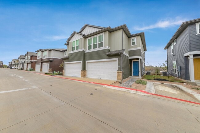 Building Photo - 1015 Vista View Dr