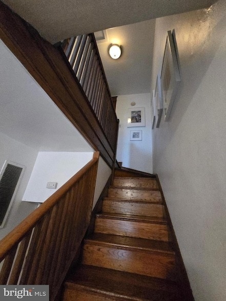 Building Photo - 1319 E Street NE Unit