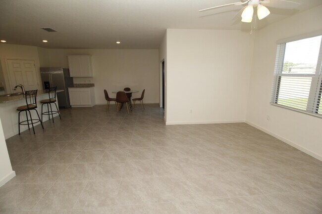 Building Photo - 185 Bubbling Ln