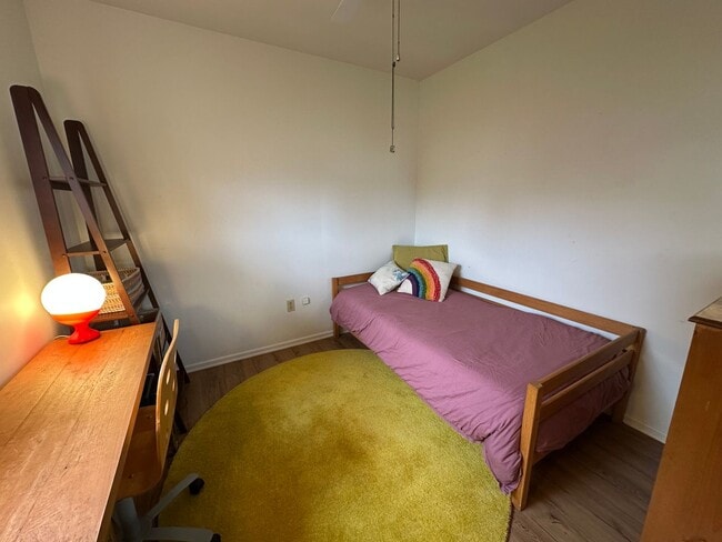 Building Photo - Oak View 3 bedroom 2 bath