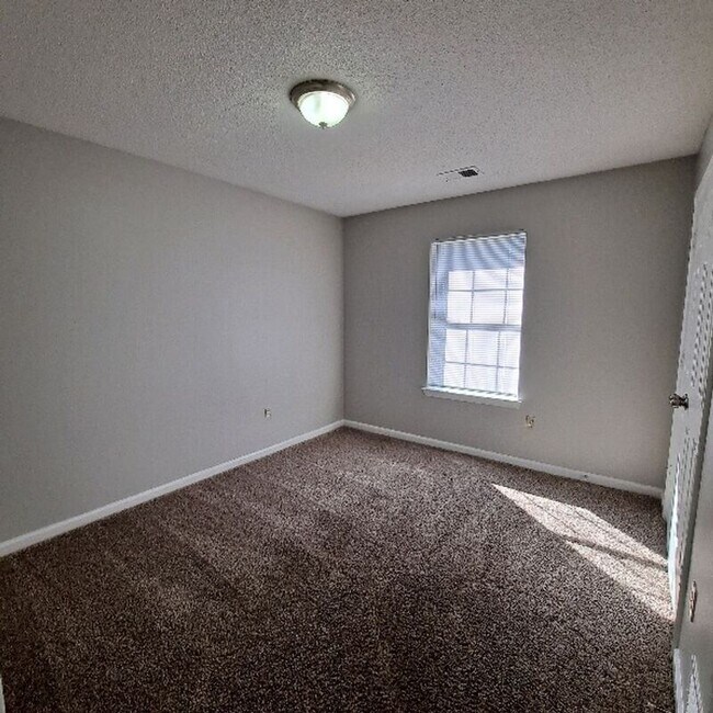 Building Photo - 4400 English Pecan Cove