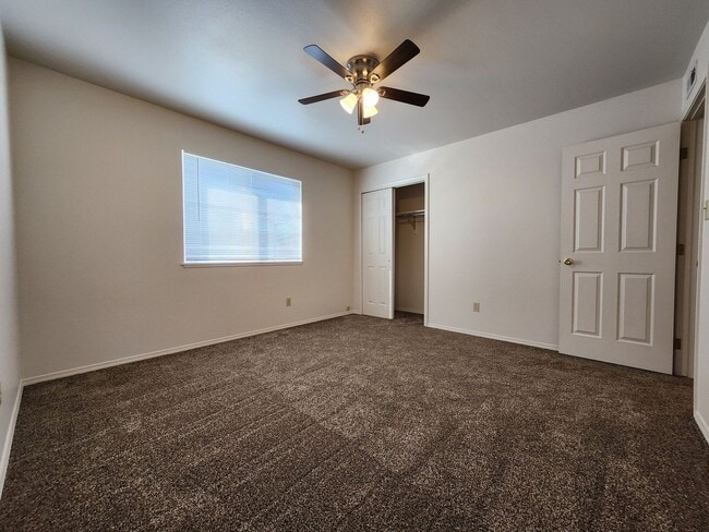 Building Photo - 6657 Dublin Loop W