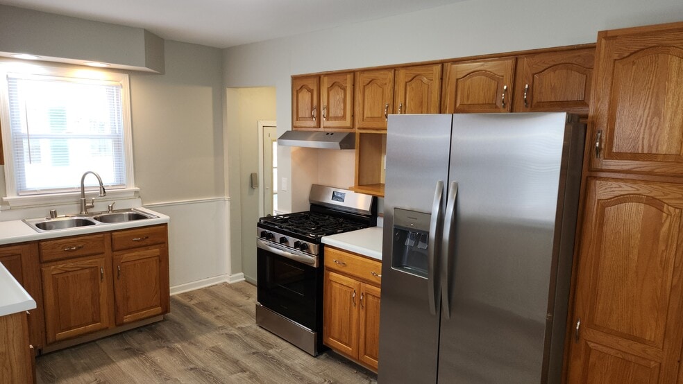 Building Photo - 2000 32nd St