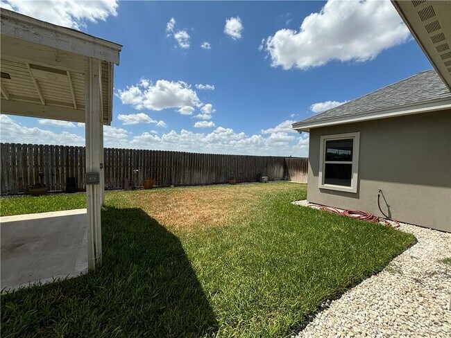 Building Photo - 2601 Tulipan Ave