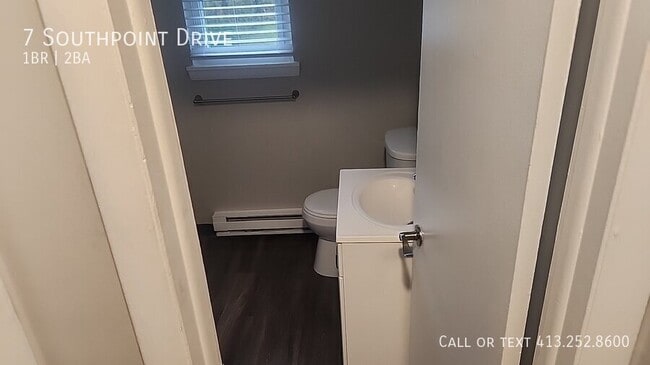 Building Photo - 7 Southpoint Dr