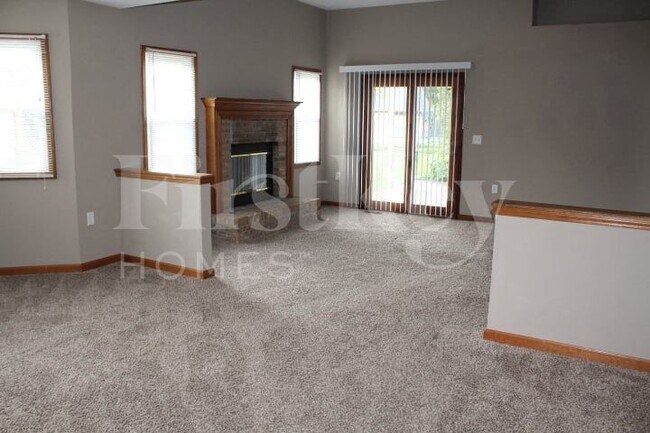 Building Photo - 10311 Park Valley Dr