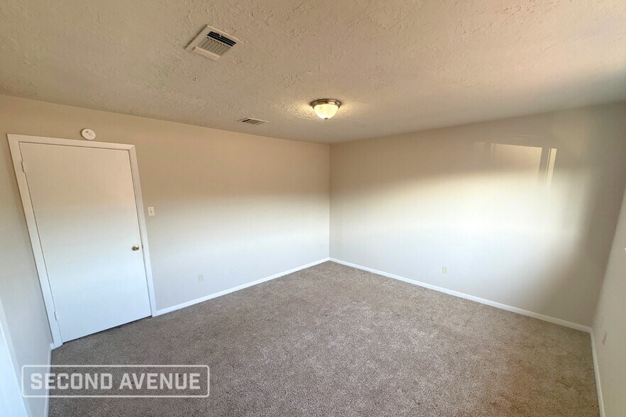Building Photo - 3008 Beecave Dr