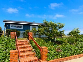 Building Photo - Welcome to your amazing coastal home above Sunset Cliffs