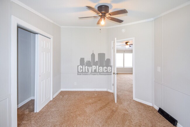 Building Photo - 2841 W Ray St