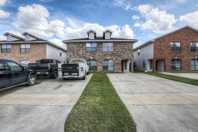 Building Photo - 10606 Pine Landing Dr