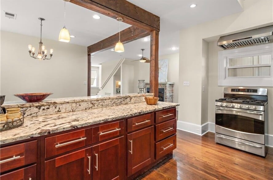 Building Photo - 5815 S Robertson St