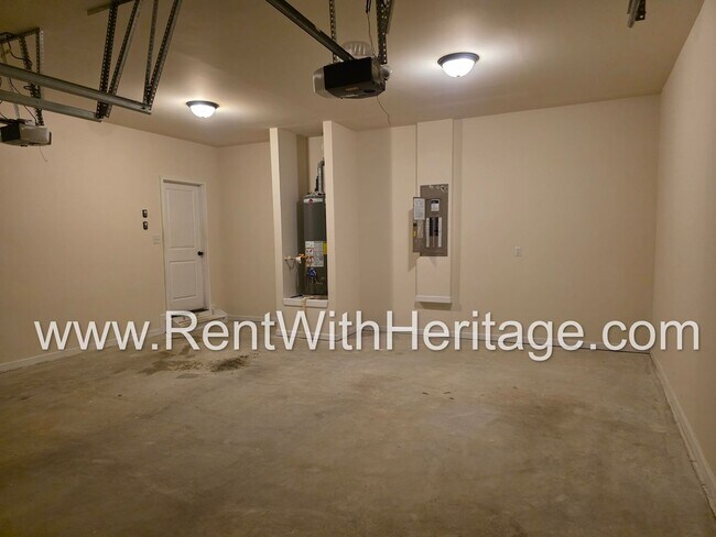 Building Photo - ABSOLUTELY BEAUTIFUL 5 BEDROOM/ 4.5 BATH HOME YOU DONT WANT TO MISS.