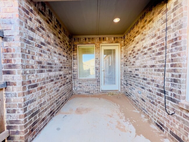 Building Photo - PRE-LEASING FOR JULY! Spacious 3-Bedroom Townhouse Near Texas Tech