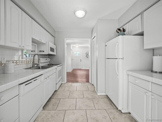 Building Photo - 3500 Fieldview Ave