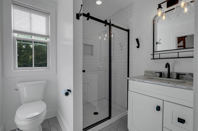 Building Photo - Great price for a huge house! CHARMING Sylvan Heights home 4 Bed 4 Bath. Beautiful private backya...