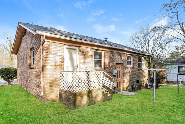 Building Photo - 355 Parkwood Ave