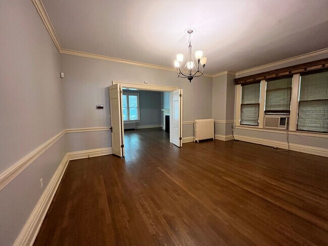 Building Photo - Central Gardens home with 4BR/2ba up w off...