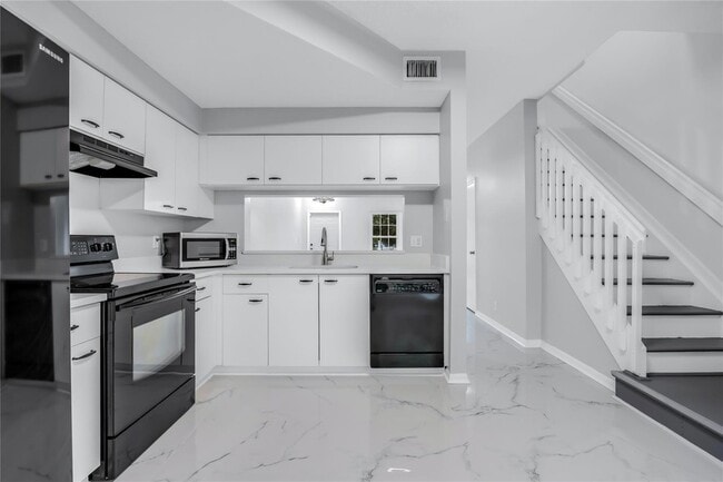 Building Photo - 9808 NW 56th Pl