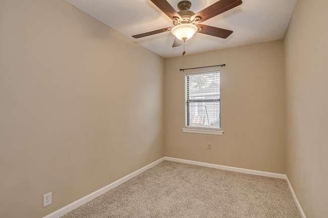 Building Photo - 4410 Goshen Lake Dr S