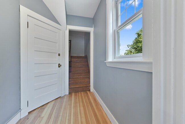 Building Photo - 25 Primrose St