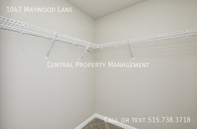 Building Photo - 1047 Maywood Ln