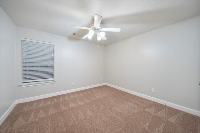 Building Photo - 6 Valewood Pl