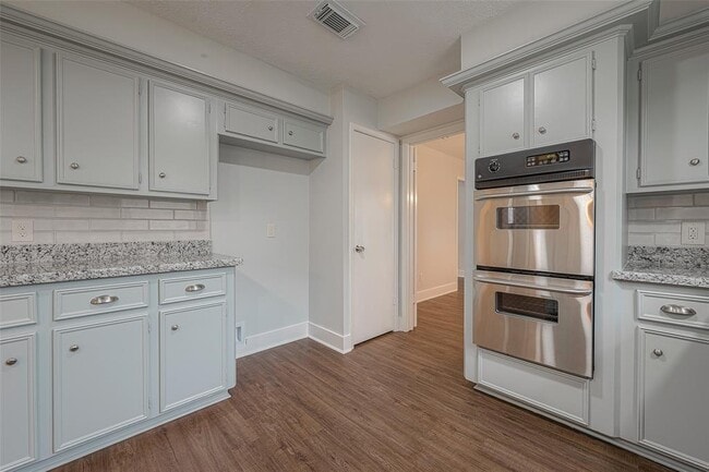 Building Photo - 7910 Litchfield Ln