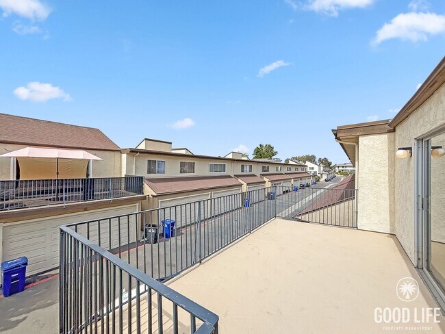 Building Photo - Spacious 3BD/2.5BA Townhouse in UTC W/ 2-Car Garage, Washer/Dryer, Balcony, Community Pool & Tenn...