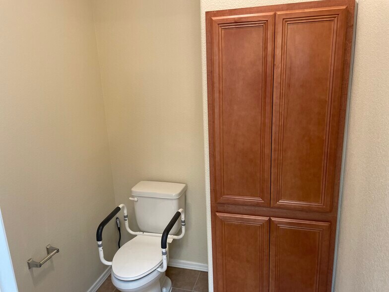 Building Photo - 931 Desert Willow Ct