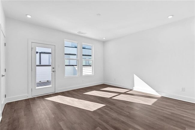 Building Photo - 515 Motivation Cir NW