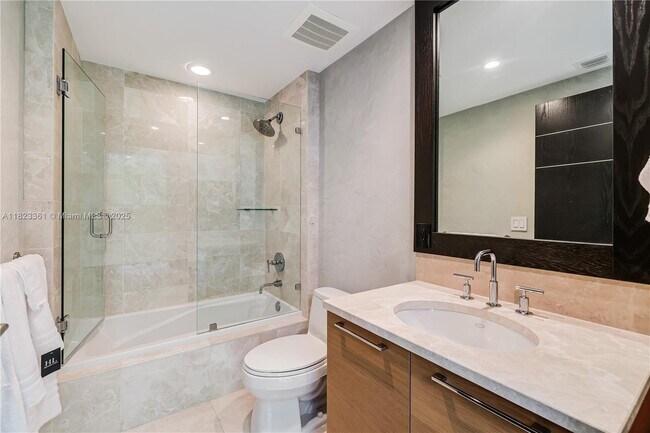 Building Photo - 17001 Collins Ave