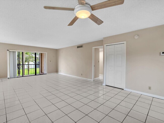 Building Photo - 16252 Laurel Dr