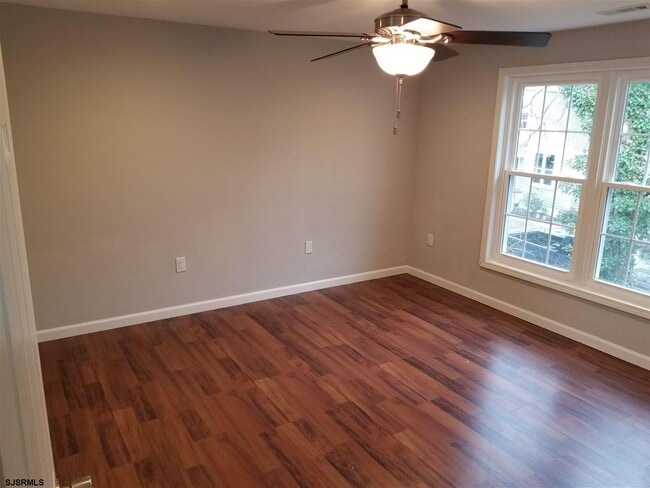 Building Photo - 161 E Wyoming Ave