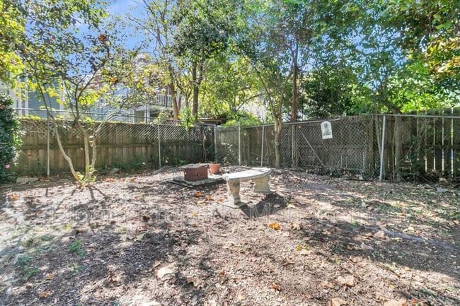 Building Photo - 299 Coming St