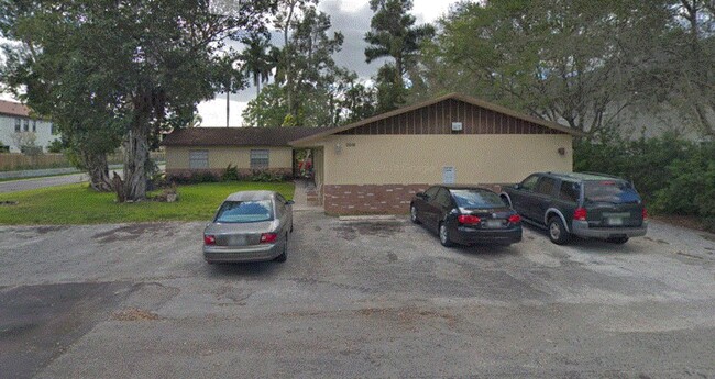 Building Photo - 4931 SW 65 Ave Davie, FL 33314