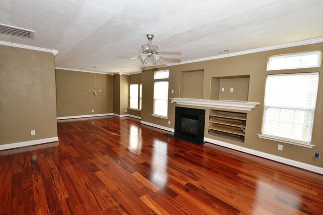 Building Photo - Harbourview Community