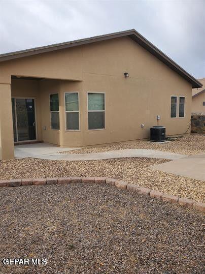 Building Photo - 14387 High Rock Dr