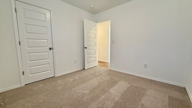 Building Photo - Brand New!! Cute 3 bed, 2 bath in Tuscany Lakes