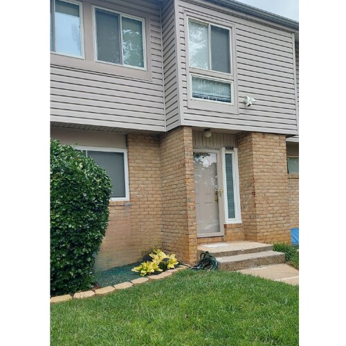 Building Photo - 4260 Cayuga Rd