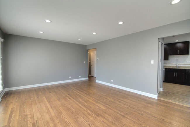 Building Photo - 367 W Fremont Ave