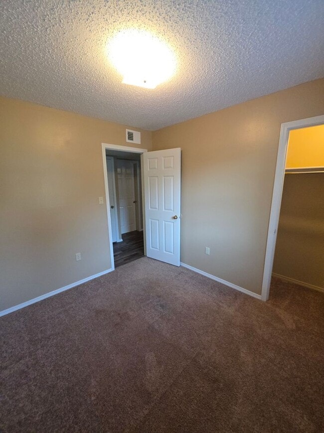 Building Photo - 30 Hammco Cir